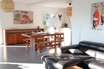 Location de vacances pour 10 personnes, avec terrasse et jardin dans Kerhillio