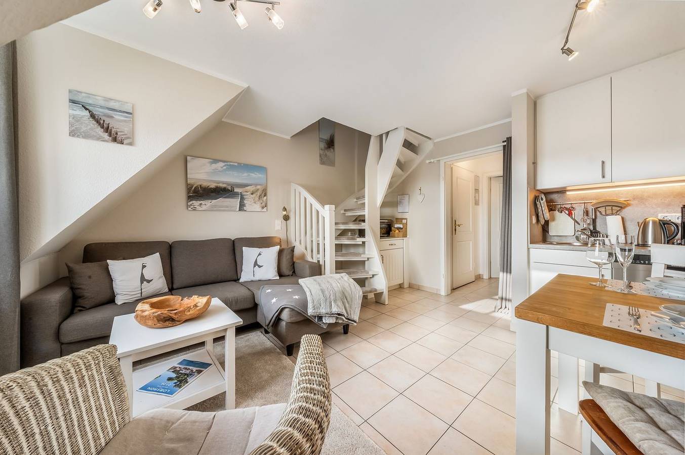 Ganze Wohnung, Strandnahe 3-Zimmer-Wohnung mit ca. 55 m² unter Reet, für bis zu 4 Personen in Wenningstedt, Sylt