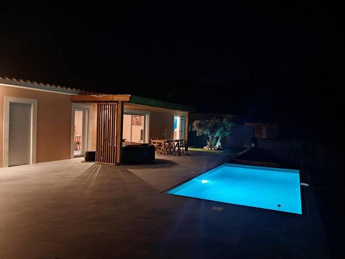 Location de vacances pour 6 personnes, avec jacuzzi ainsi que jardin et piscine à Varages - 4