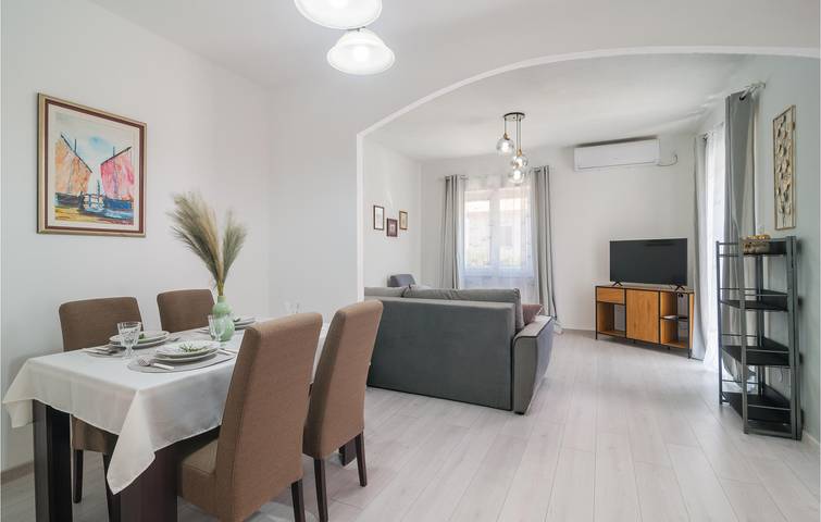 Appartement de vacances entier, Charmant appartement climatisé avec terrasse et Wi-Fi, à 2 km de la plage in Supetar, Brac