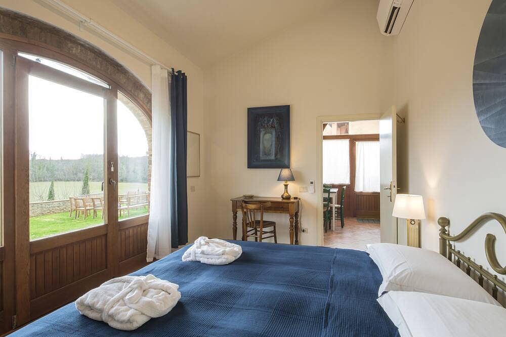 Allerlei Verhuur - Charmante Toscaanse villa met zwembad, bubbelbad, A / C, Siena 15 km in Sovicille, Chianti