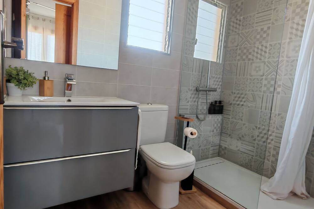 Appartement entier, Costamar, bungalow familiar con terrazas y piscina a 5 minutos de la playa in Los Arenales del Sol, Elche