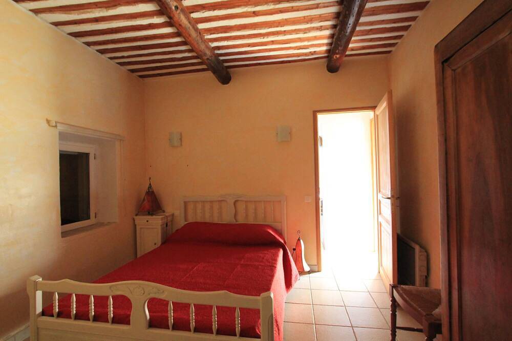 Parc Du Luberon   Dans Un Mas En Pierre A Cabrieres d'Avignon Pres De Gordes in Cabrières-d'Avignon, Parc naturel régional du Luberon