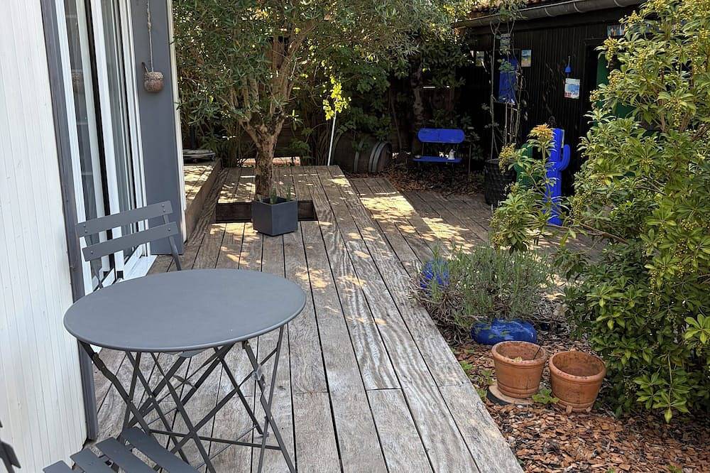 Entire apartment, Apartment with private ground-floor entrance; Pets allowed in Le Taillan-Médoc, Bordeaux region