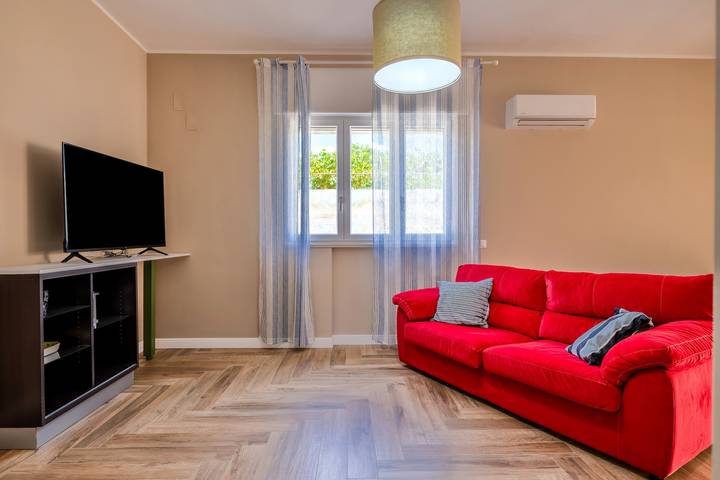 Entire apartment, Apartment 'A Casa Di Palma - 1' with Private Terrace, Wi-Fi and Air Conditioning in Pulsano, Gulf of Taranto
