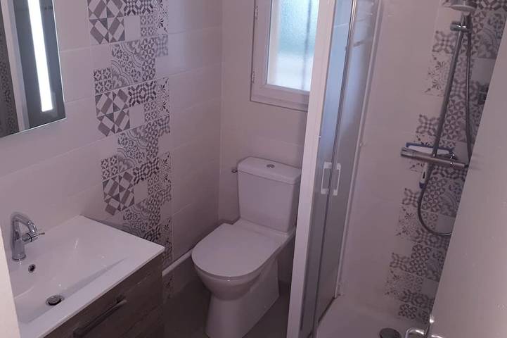 Entire apartment, T2 apartment + 2 terraces + 1 private secure Parking + WIFI + TV. in Biarritz, Bayonne region