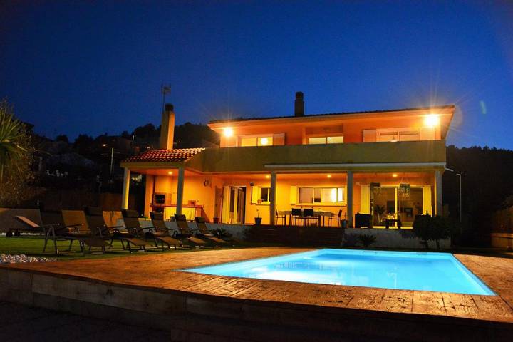Casa rural para 12 personas, con Balcón y Terraza además de Jardín y Piscina en Canyelles (Barcelona)