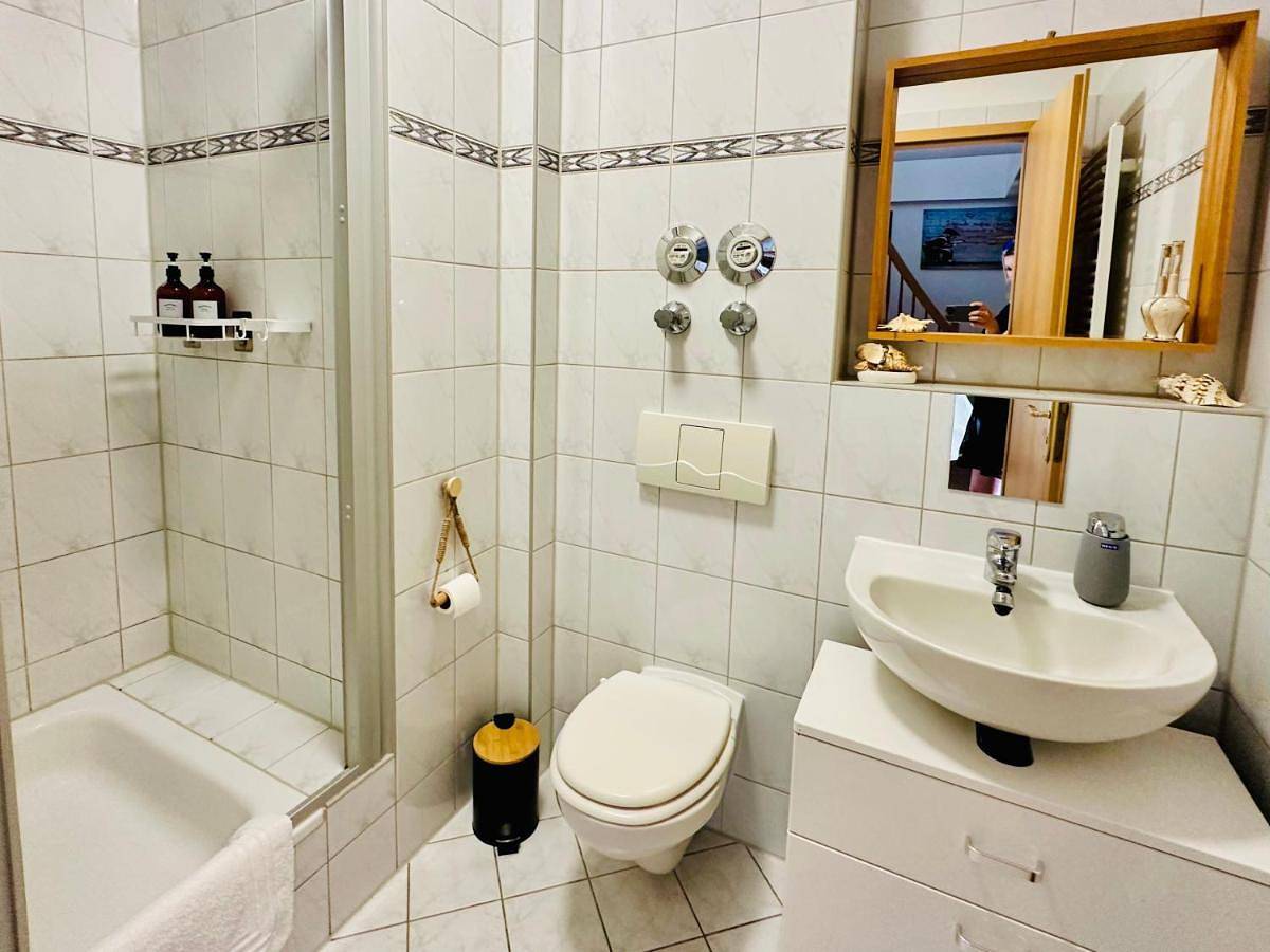 Ganze Wohnung, Massive Karli Loft - over 130 meters floor space - home theater room - 4 private sleeping areas - best location in Leipzig in Leipzig-Süd, Leipzig