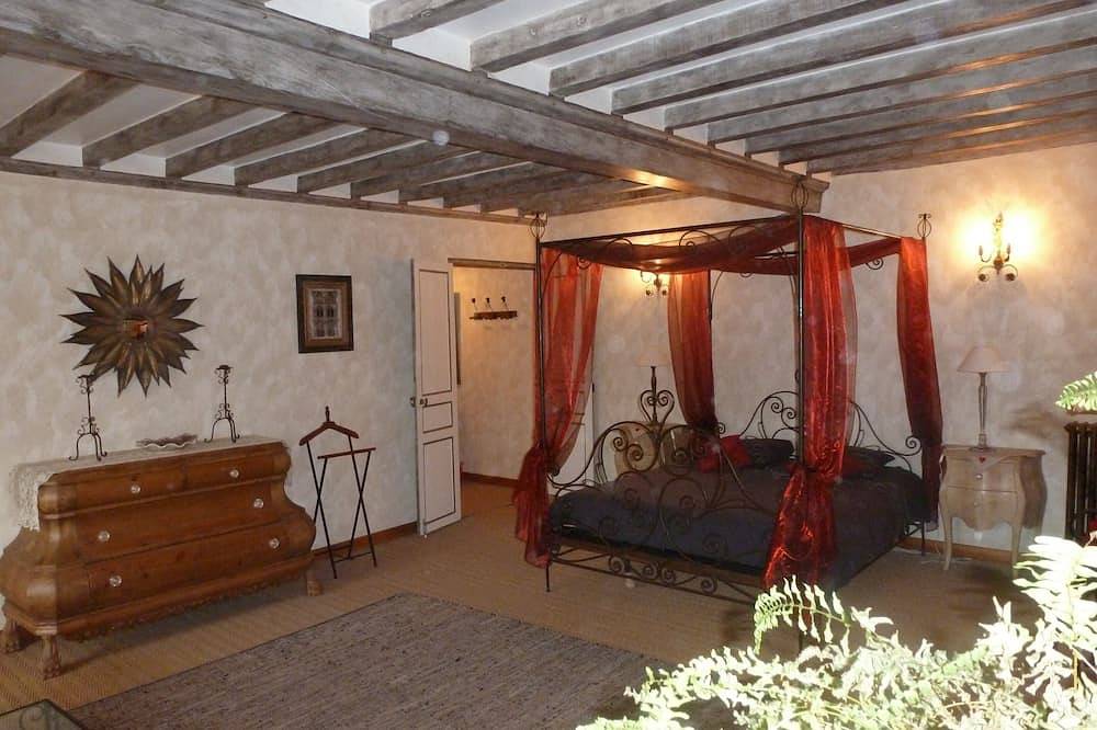 Castle and cottage for 22 people near the sea and d-day beaches in Normandy in Valognes, Côte de la Déroute