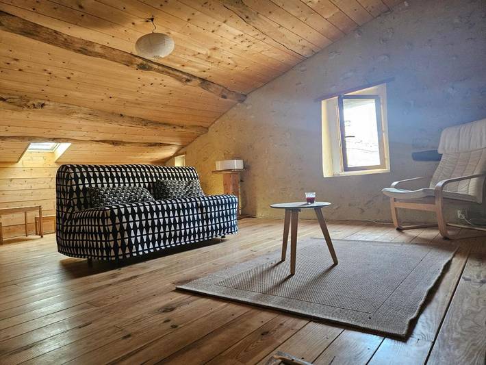 Gîte pour 8 personnes, avec terrasse à Larnas