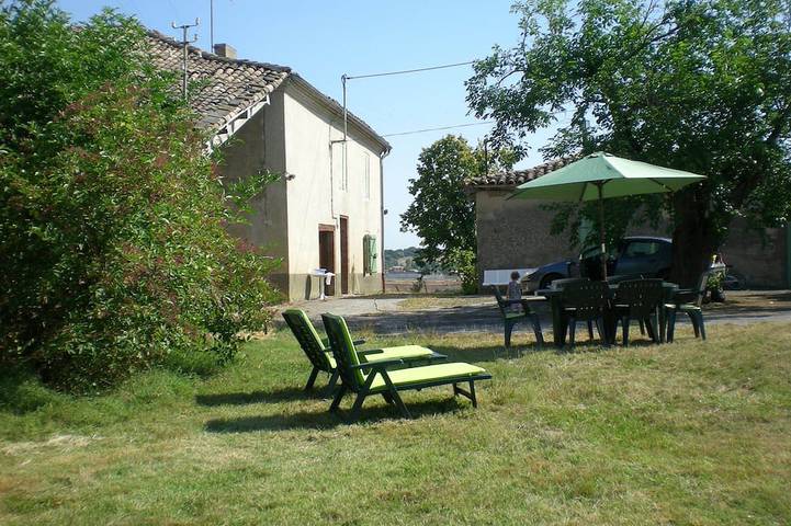 Location de vacances pour 8 personnes, avec Jardin à Montdurausse