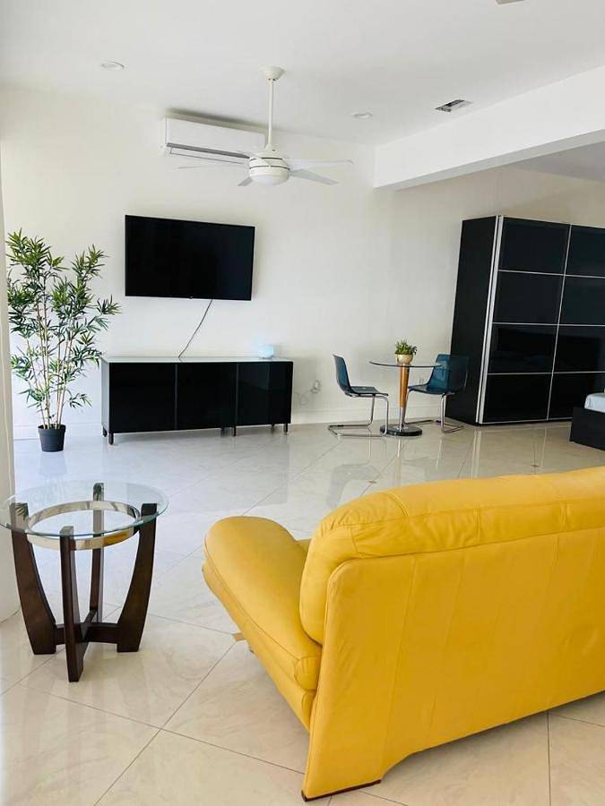 Appartement de vacances pour 5 personnes, avec jacuzzi ainsi que piscine et jardin