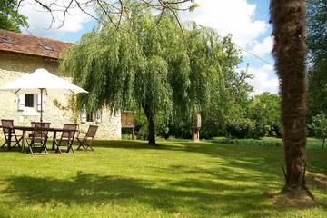 Location de vacances pour 5 personnes, avec jardin et balcon à Saint-Georges-de-Montclard