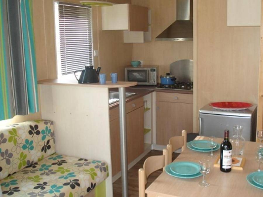 Flower Camping Les Terrasses de Dordogne - Chalet 4 personas - Chalet Charmille Confort 24-26.5m² (2 habitaciones) - Terraza cubierta 12m² - Tv 4 pers in Rouffignac-Saint-Cernin-de-Reilhac, Périgord Noir