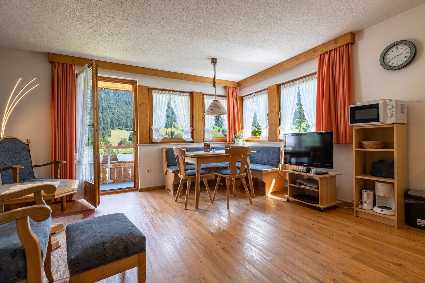 Ganze Wohnung, Ferienwohnung „Beate 4“ in Hirschegg Kleinwalsertal, Mittelberg
