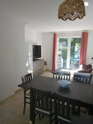 Location de vacances pour 5 personnes, avec vue ainsi que terrasse et piscine à Barbaste