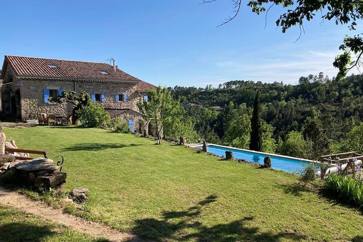 Gîte pour 2 personnes, avec jardin ainsi que terrasse et piscine à Payzac (Ardèche) - 4