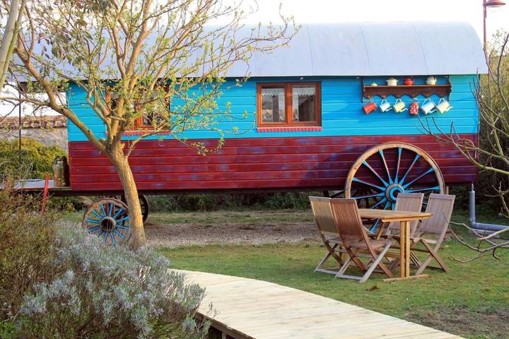 Gîte pour 4 personnes, avec terrasse ainsi que vue et jardin dans Waben