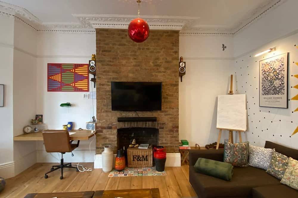 Entire apartment, Church Retreat - Magnificent Seaside Apartment. Award Winning! in Hastings, East Sussex