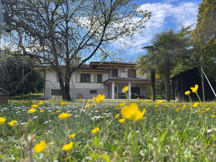 Location de vacances pour 2 personnes, avec Jardin ainsi que Piscine et Vue à Palazzolo dello Stella