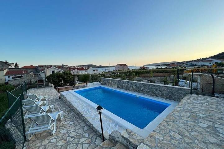 Ferienhaus für 6 Personen, mit Garten in Trogir