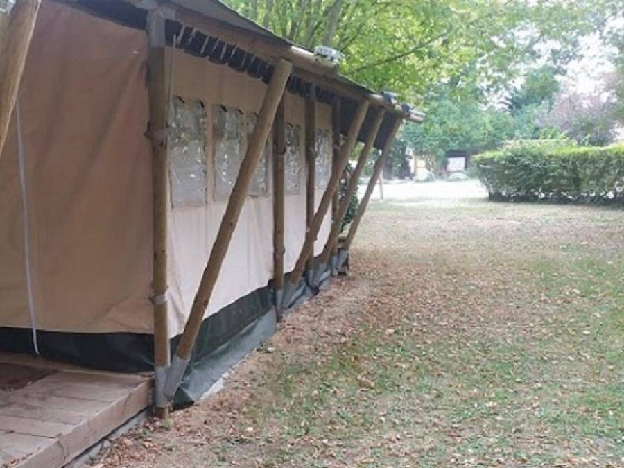 Camping Paradis Aubeterre sur Dronne - Glampingtent 4 personen - Sunair Lodge M zonder sanitair in Charente