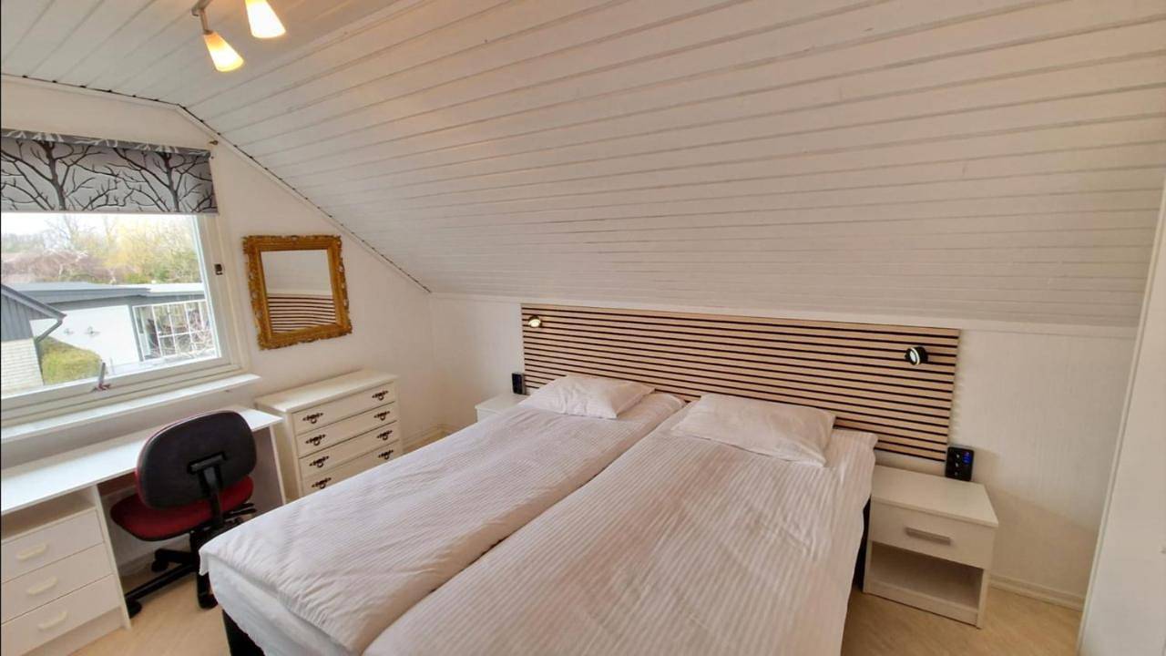 Hel lägenhet, Two-Bedroom Apartment in Simrishamn, Österlen