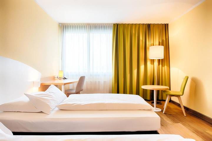Hotel für 10 Personen, mit Whirlpool und Terrasse in Erlangen - 3