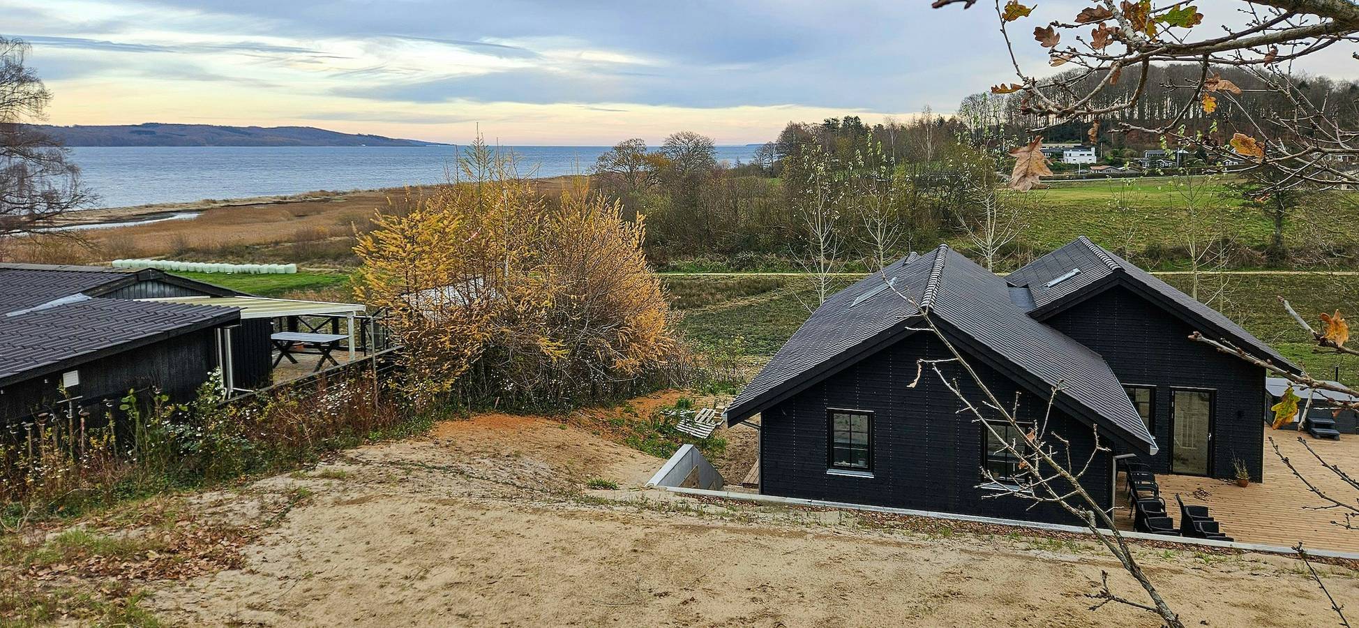 Semesterhus med utsikt över fjorden och utomhus-spa nära Vejle in Andkær, Børkop