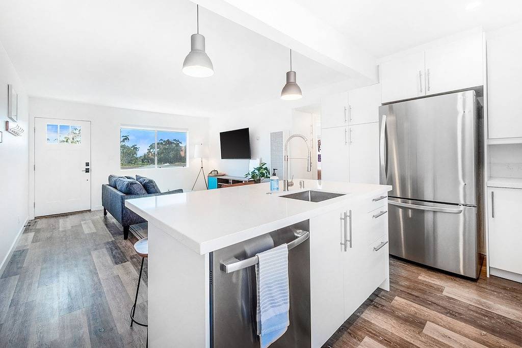 Convenient dog-friendly condo with free Wifi - right up from the beach in San Clemente, Orange County