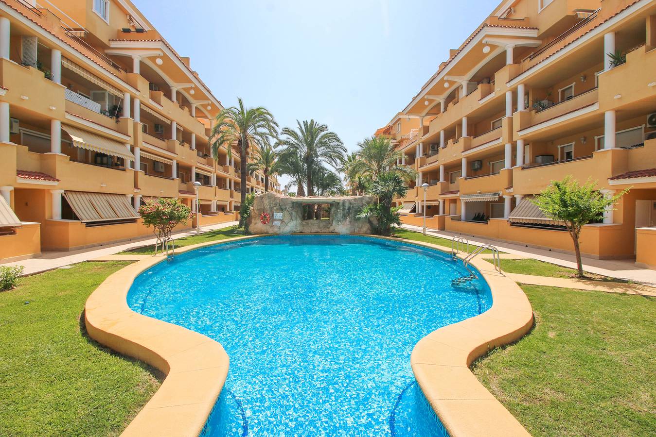 Entire apartment, Holiday apartment for 4 people with balcony in Las Marinas, Dénia