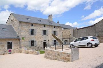 Gîte pour 6 personnes, avec terrasse dans Albaret-le-Comtal