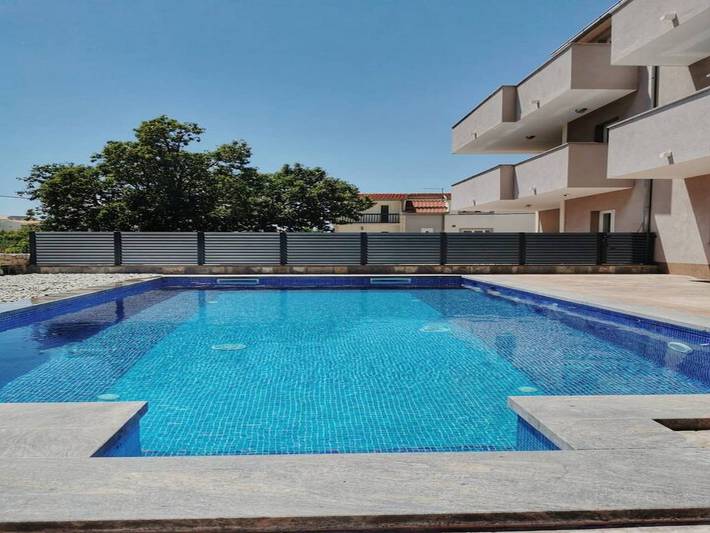 Ferienhaus für 20 Personen, mit Balkon und Pool, kinderfreundlich - 1