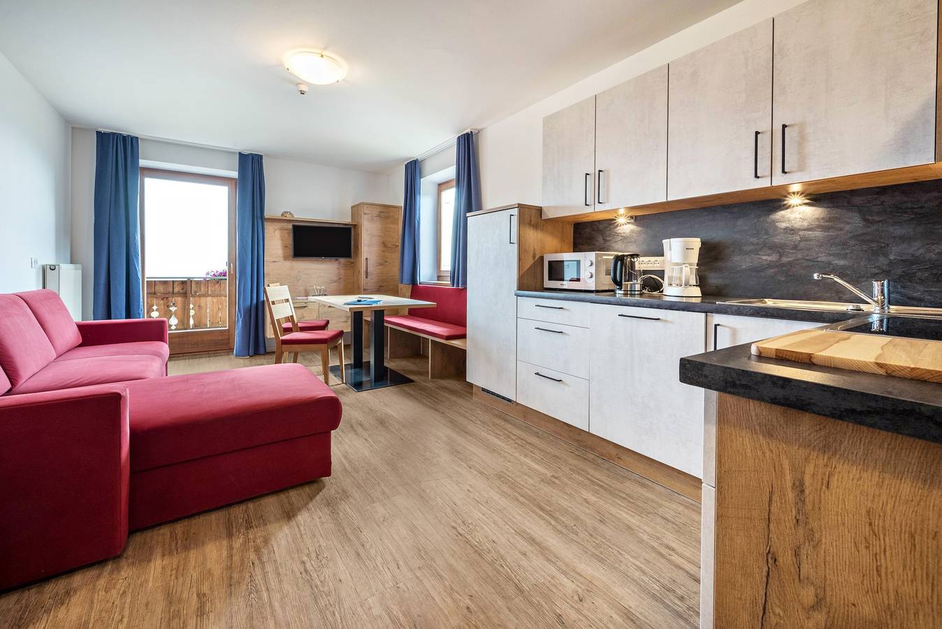 Ganze Wohnung, Ferienwohnung "Residenz Condor Rosengarten" mit Bergblick, Sauna, Wlan & Garten in Meransen, Mühlbach