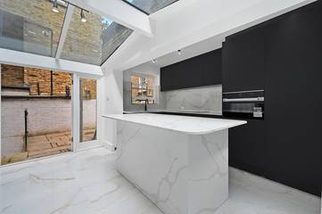 Holiday Letting for 5 People in Kensington and Chelsea, London, Photo 2