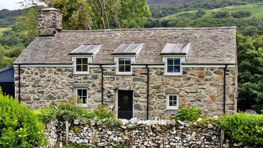 Villa for 4 people, with garden, with pets in Wales