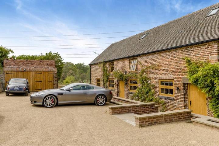 Log cabin for 16 people, with Garden in Stoke-on-Trent