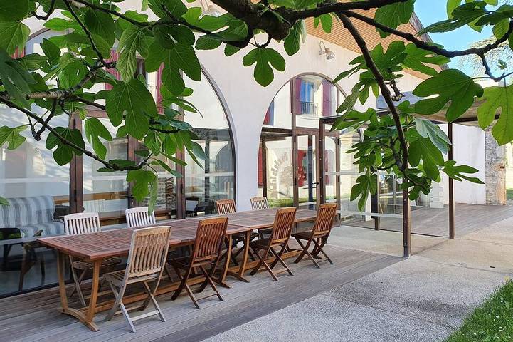 Location de vacances pour 15 personnes, avec Terrasse et Jardin à Saint-Andéol-le-Château