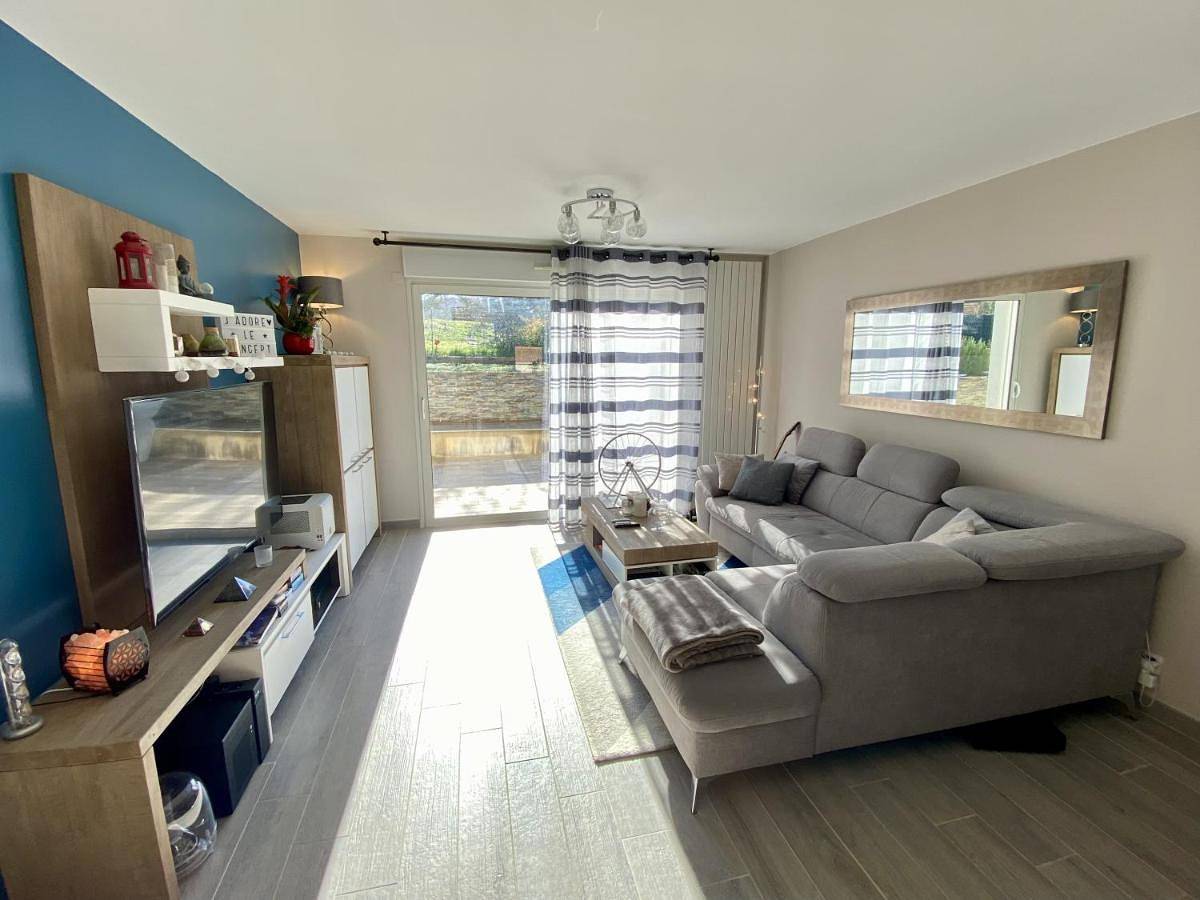 Maison chic avec Jacuzzi & Jardin Paisible in Chauray, Région de Niort