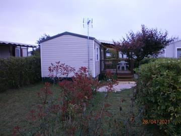 Camping pour 4 personnes, avec jardin et piscine ainsi que jacuzzi et bassin pour enfant à Lattes