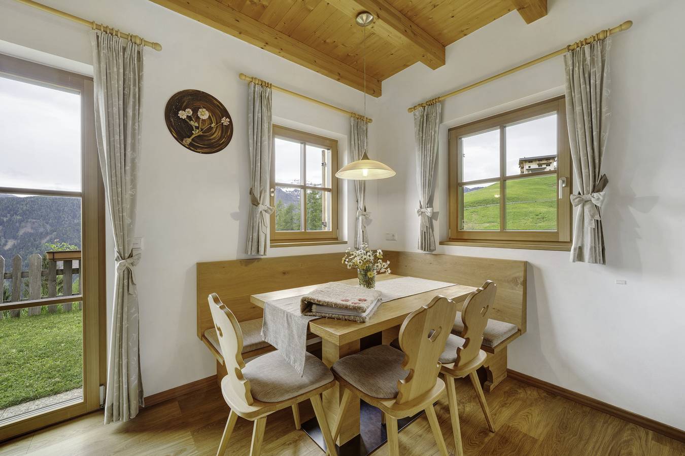 Chalet 'Niederhaushof Edelweiß' mit Bergblick, Privatem Garten und Wi-Fi in Ulten, Ortleralpen