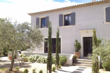 Gîte pour 4 personnes, avec jardin et jacuzzi à Maubec