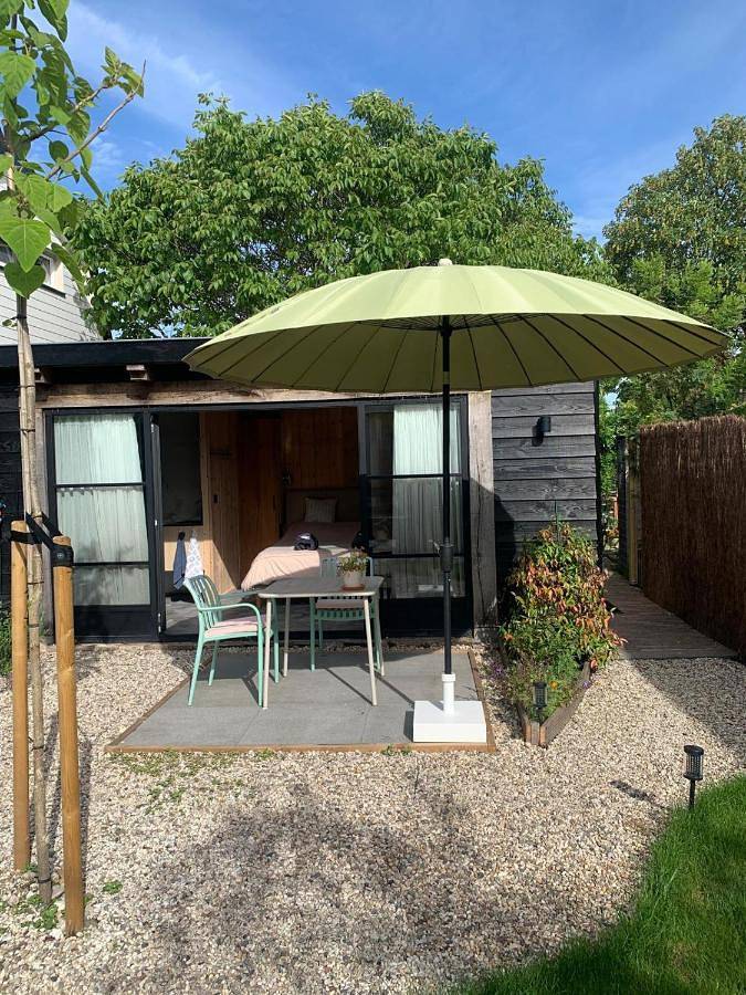 B&b voor 2 personen, with Whirlpool and Terras as well as Tuin in Langedijk