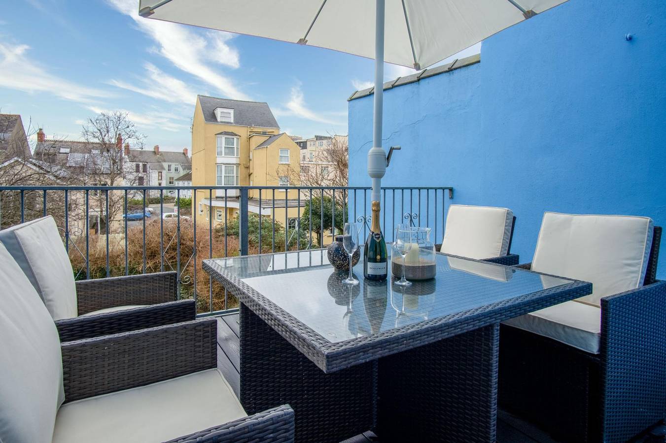 Entire apartment, Caldey Island View - 2 Bedroom Apartment - Tenby in Tenby, Pembrokeshire