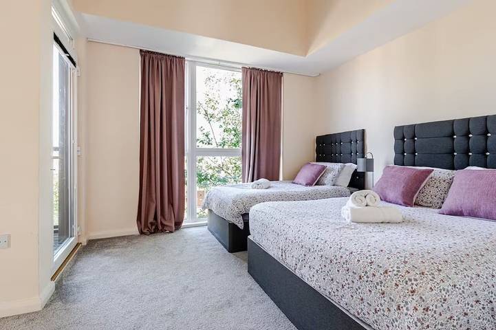 Comfortable 3-Storey House with Free Car Parking in Manchester, Grand Manchester
