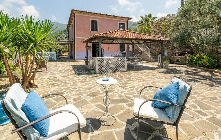 Casa vacanza per 10 persone, con terrazza e giardino nonché piscina - 1