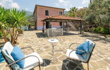 Ferienhaus für 10 Personen, mit Pool und Terrasse sowie Garten in Kampanien