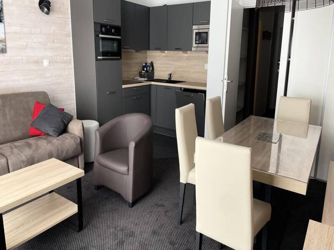 Ganze Wohnung, Apartment in der Nähe der Pisten mit Pool und Whirlpool in Gourette, Eaux-Bonnes