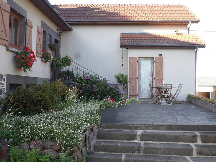 Gîte pour 3 personnes, avec terrasse et jardin