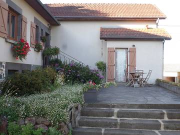Gîte pour 3 personnes, avec jardin et terrasse dans le Puy-de-Dôme